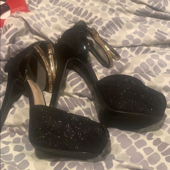 Guess black platform heels - Picture 1 of 3